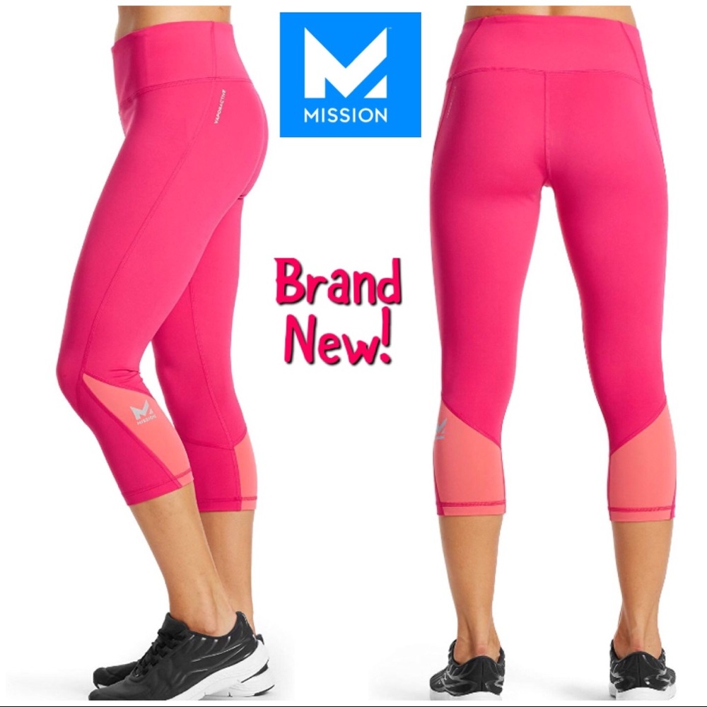 NWT Mid-Rise Capri Leggings
